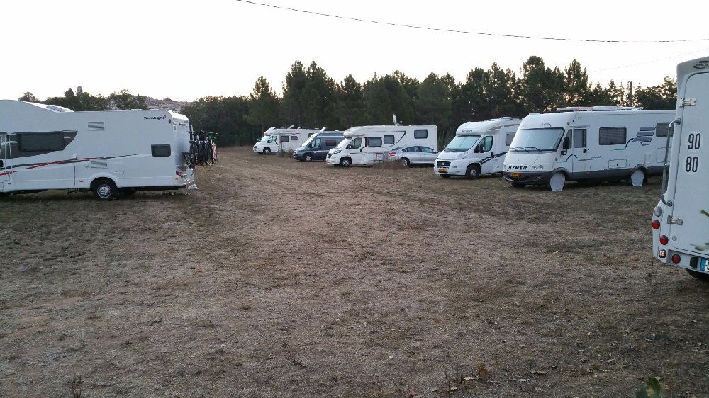 Aire camping-car  Bagnols-en-Fort (83600) - Photo 6